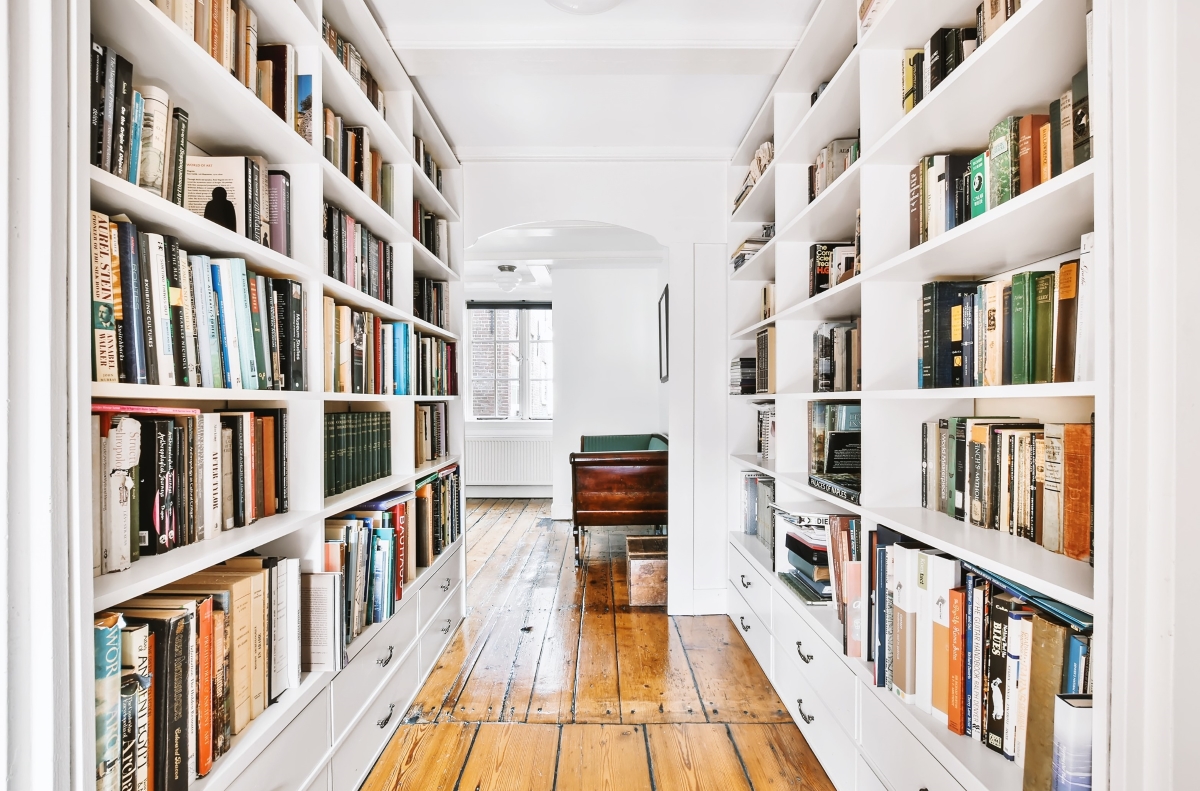 Setting Up a Home Library for Seniors: Curating Books for Enjoyment and Learning